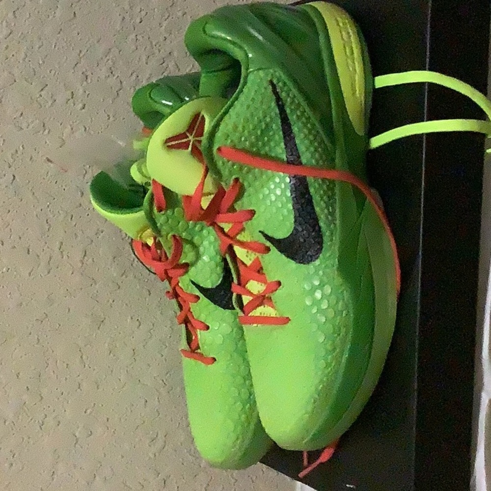 Kobe 6 grinch 2010 straight from StockX